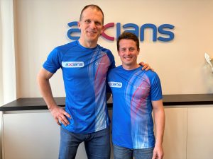 Ewoud en Louis gaan met de steun van Axians de MTB-uitdaging Cape Epic 25 aan.